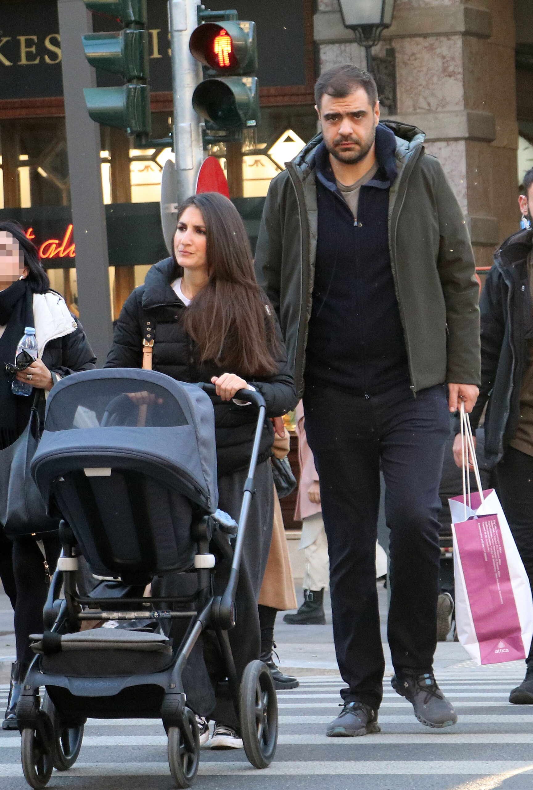 Ο Παύλος Μαρινάκης και η Κατερίνα Μαχαιριώτη βόλτα με τον γιο τους στην Αθήνα.