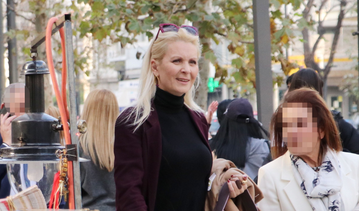 Κατερίνα Γκαγκάκη: Με χειροποίητη τσάντα ελληνικού οίκου στην Αθήνα – Πόσο κοστίζει