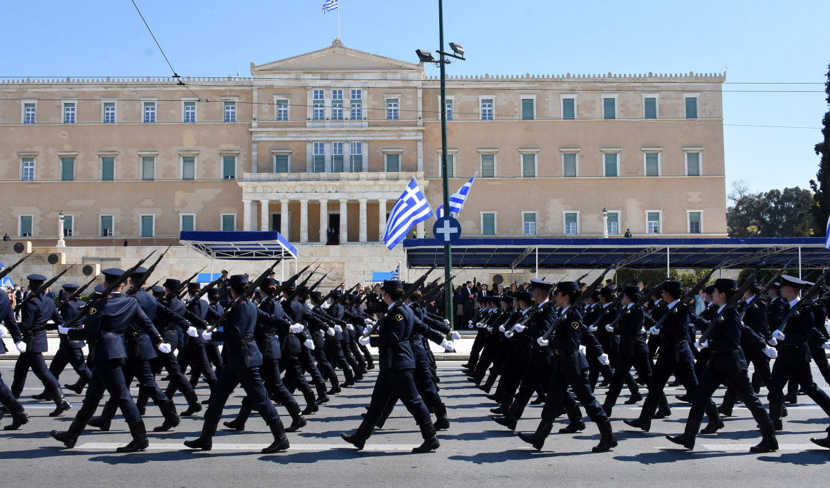 25η Μαρτίου: Η μεγάλη στρατιωτική παρέλαση στο Σύνταγμα