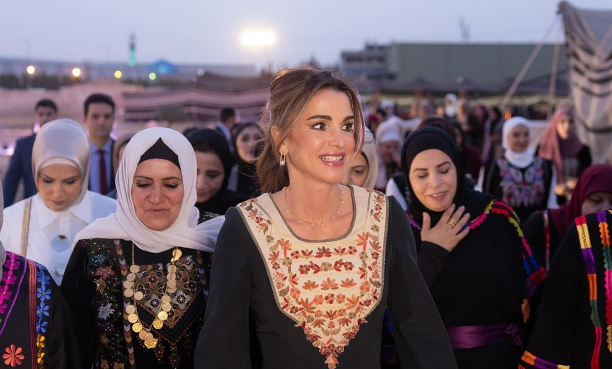 Βασίλισσα Ράνια: Με την Chloé bracelet bag που θα γίνει η απόλυτη τάση της άνοιξης