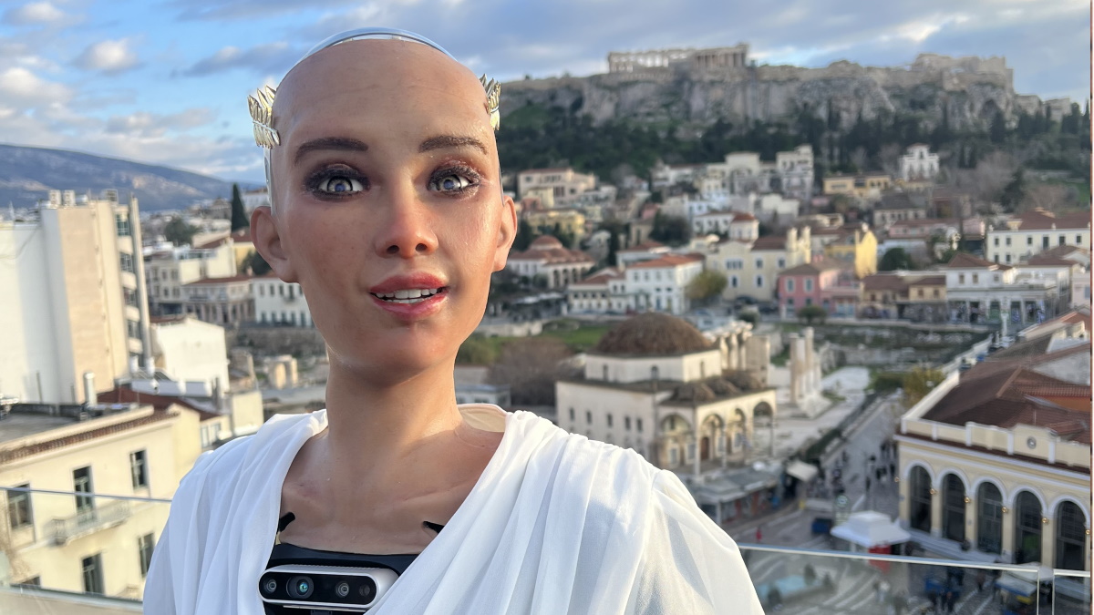 Αυτός είναι ο πρώτος Έλληνας καλλιτέχνης που κάνει ντουέτο με το ρομπότ, Sophia