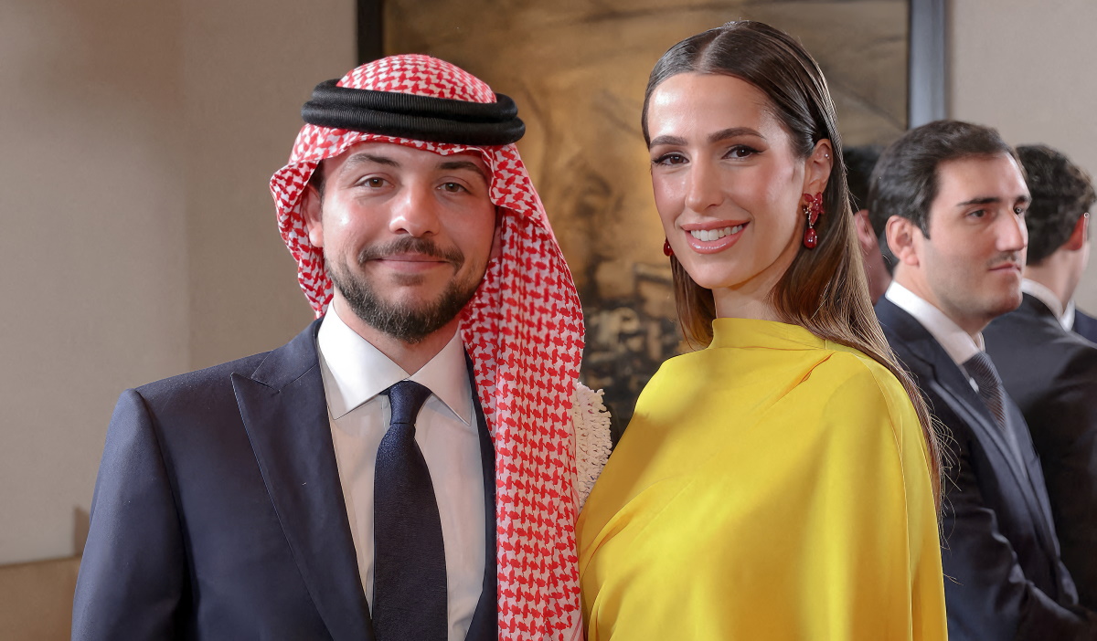 Ράτζουα Αλ Χουσεϊν: Η νύφη της βασίλισσας Ράνια με σουρεάλ κοσμήματα Schiaparelli στα γενέθλιά της