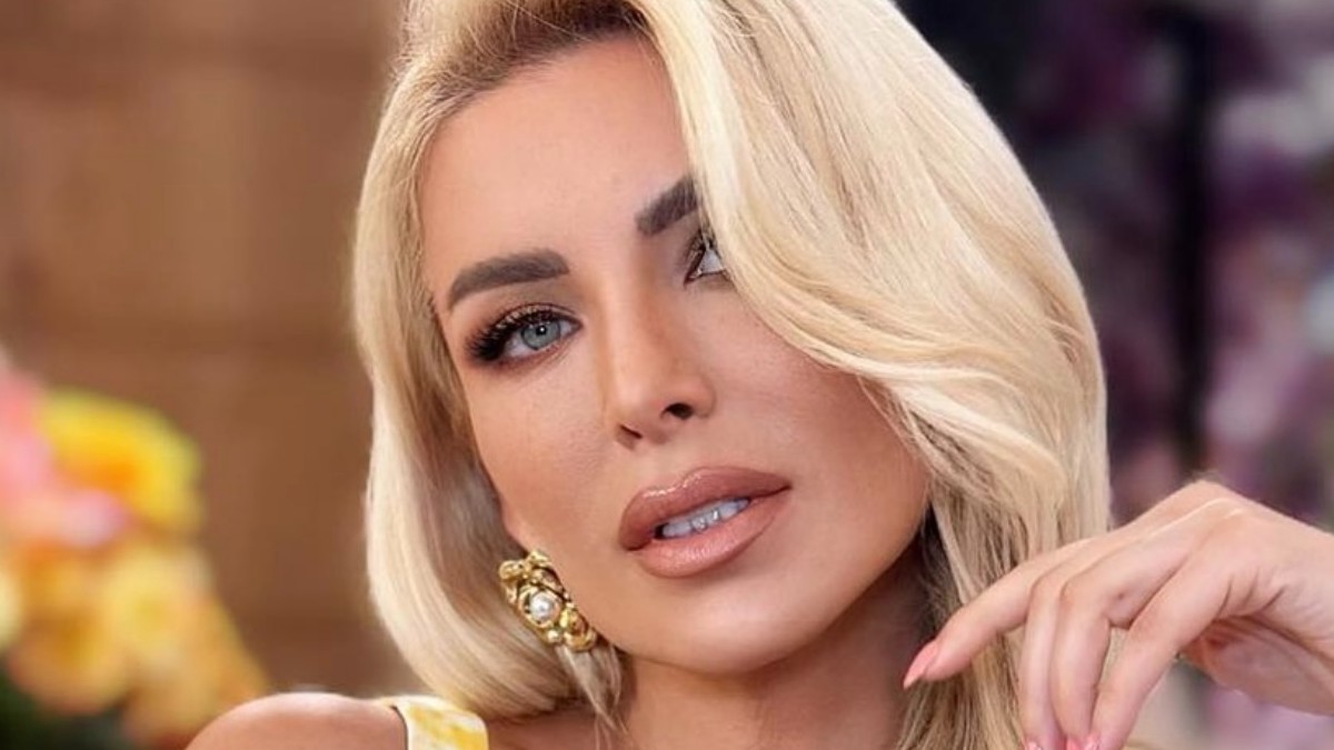 Η θεραπεία για γράμμωση στους κοιλιακούς που μας προτείνει η Κατερίνα Καινούργιου