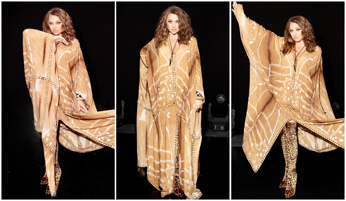 J2US: Η Καίτη Γαρμπή ποζάρει με το υπέροχο vintage Cavalli φόρεμα που επέλεξε στο 8ο live