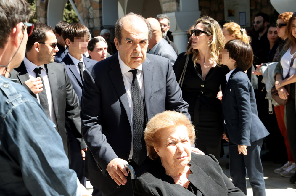 Ο Γιάννης Καραγιάννης με την μητέρα του.