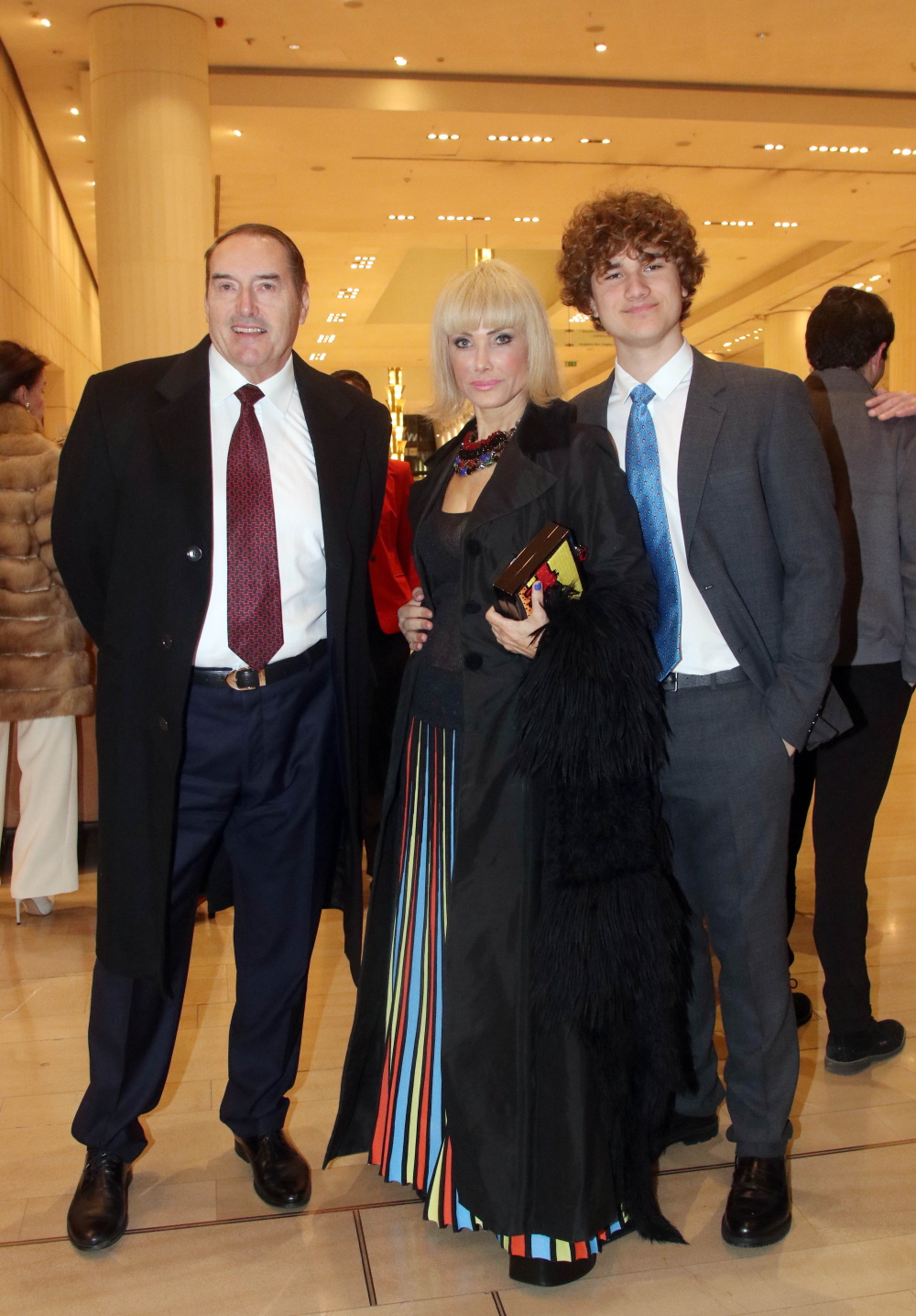 Η Νανά Βενέτη με τον σύζυγο και τον γιο της τον περασμένο Φεβρουάριο.