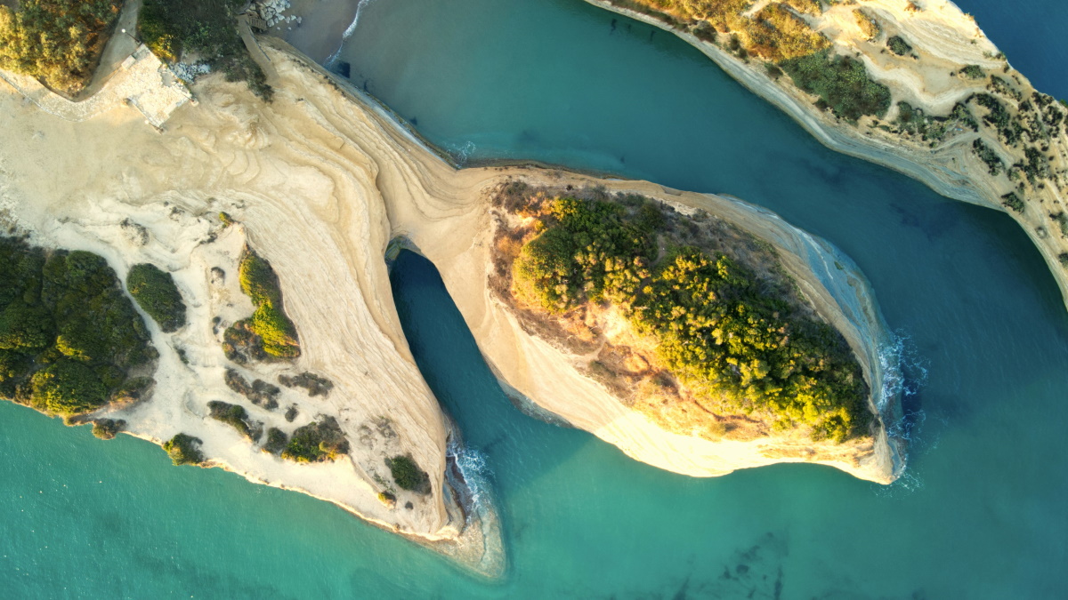 Forbes: Οι πέντε ελληνικές παραλίες που ανήκουν στις κορυφαίες της Ευρώπης