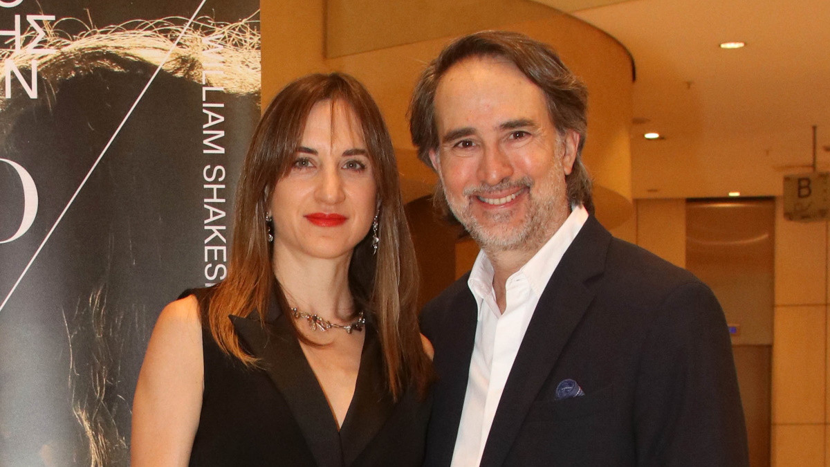 Γιώργος Λυκιαρδόπουλος: Επίσημη εμφάνιση με τη σύζυγό του, Στέλλα Καρμίρη στο Μέγαρο Μουσικής