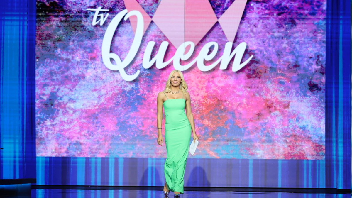 TV Queen: Το νέο εντυπωσιακό πλατό, η σέξι Ιωάννα Μαλέσκου και η πασαρέλα με τον Ανδρέα Μικρούτσικο