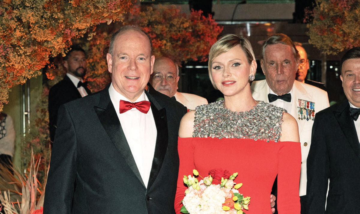 Πριγκίπισσα Σαρλίν: Με total look Louis Vuitton σε πολυτελές gala dinner στο Μονακό