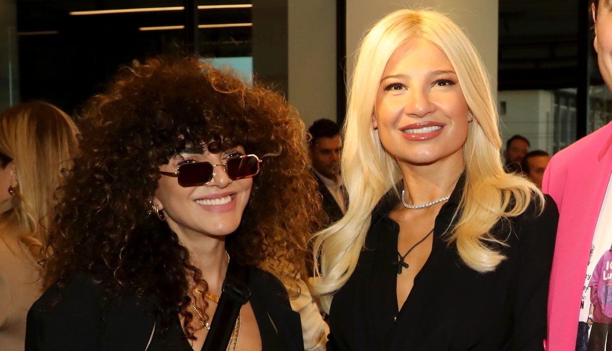 Φαίη Σκορδά: Με little black dress και την πιο κλασική τσάντα Chanel σε βραδινή έξοδο
