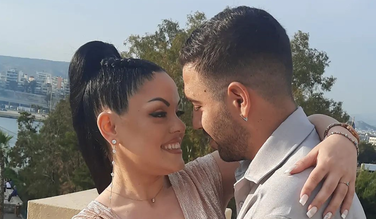Βασίλης Τριανταφύλλου – Τόνια Τσαπραζή: Το εντυπωσιακό νυφικό και η λαμπερή δεξίωση του γάμου τους
