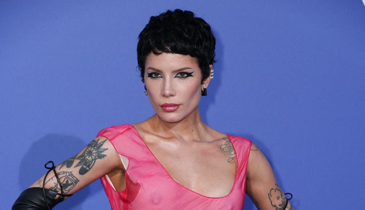 Halsey: Αποκάλυψε πως πάσχει από λευχαιμία και λύκο – «Είμαι τυχερή που ζω»