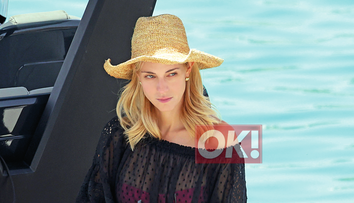 Δούκισσα Νομικού: Με νέο hair look και κομψό beach look στη Μύκονο