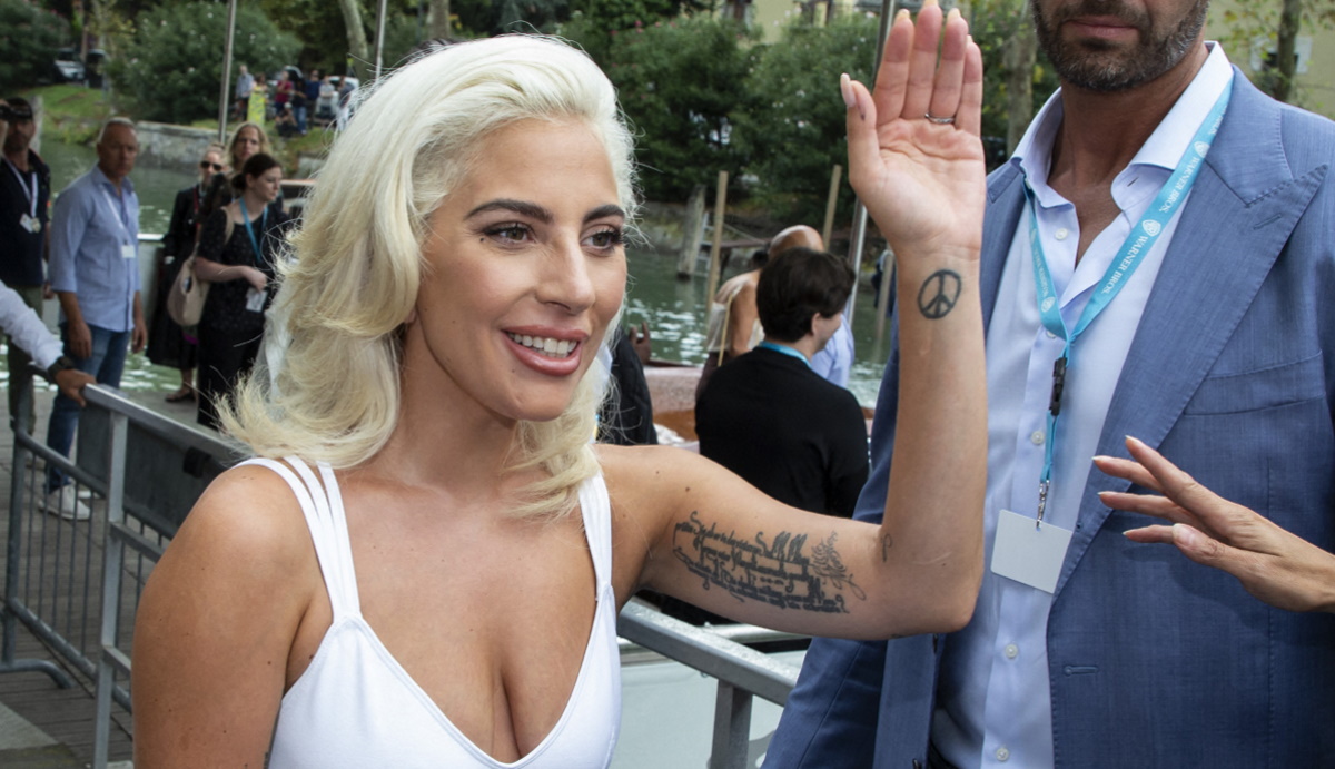 Lady Gaga: Απαντά στις φήμες που τη θέλουν να είναι έγκυος