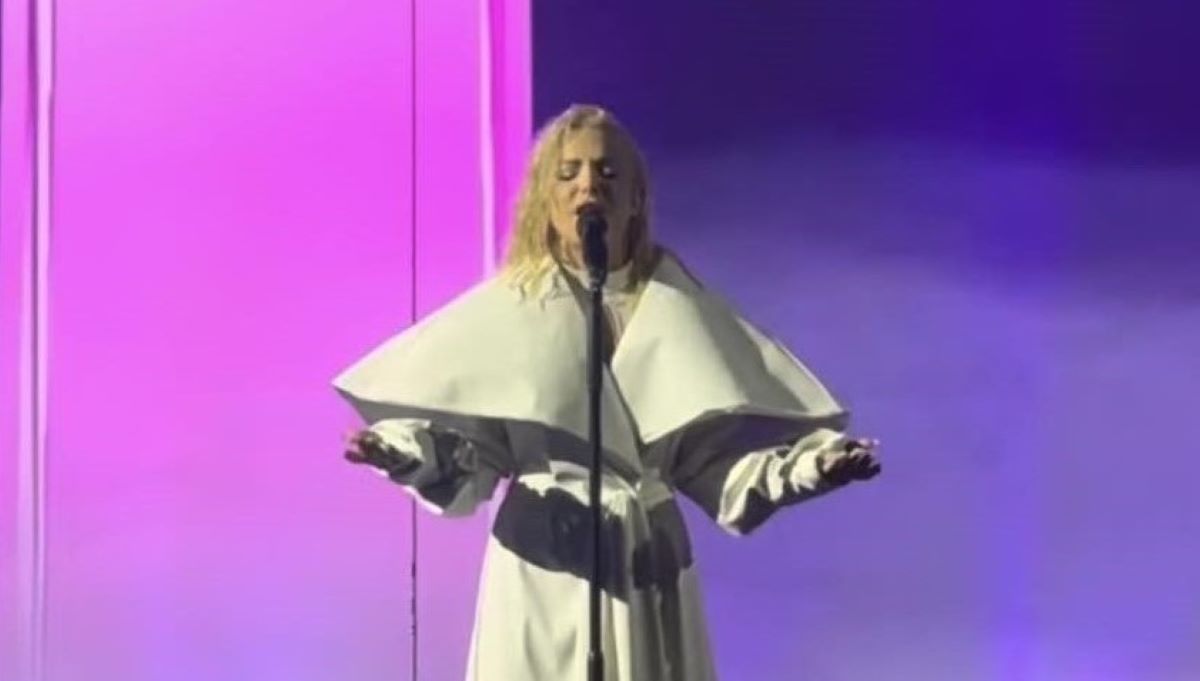 Josephine: Η εκρηκτική performer σε μια εμφάνιση έκπληξη στο 15ο live του σόου!