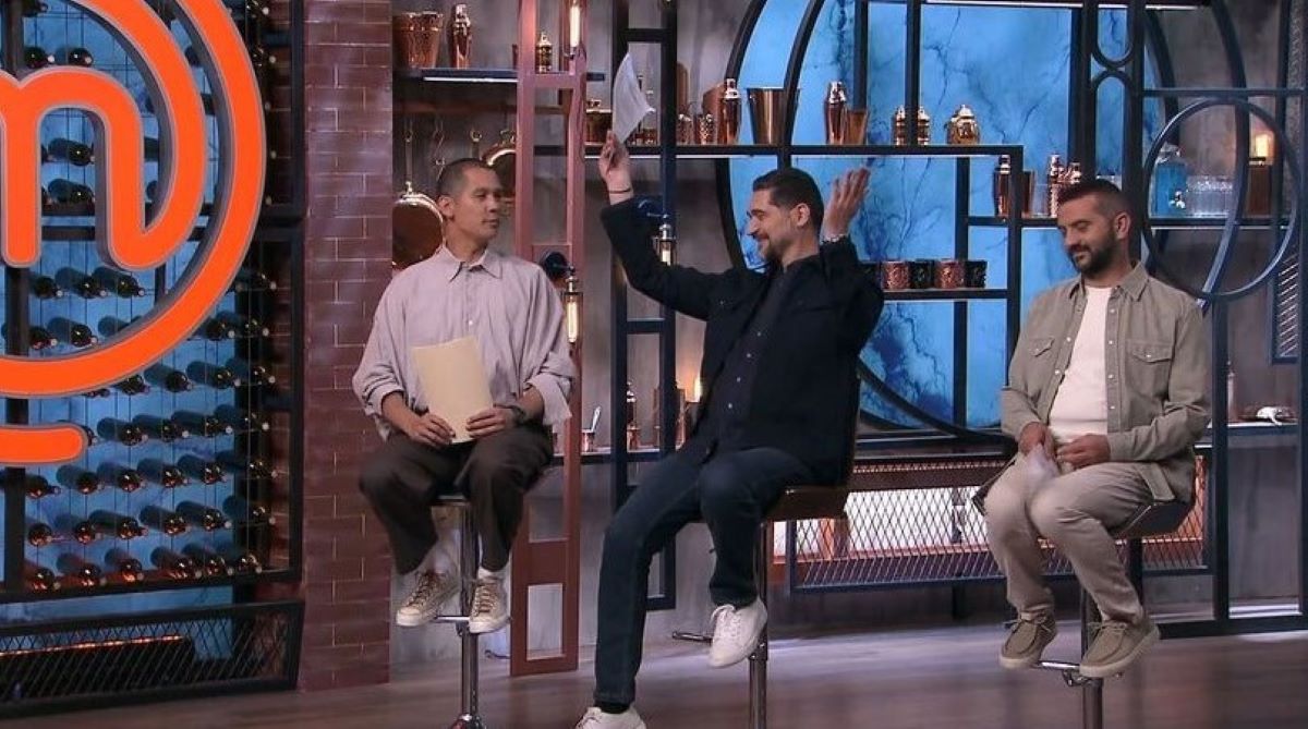 MasterChef: O Πάνος Ιωαννίδης επέστρεψε για το τελευταίο συμβούλιο του διαγωνισμού