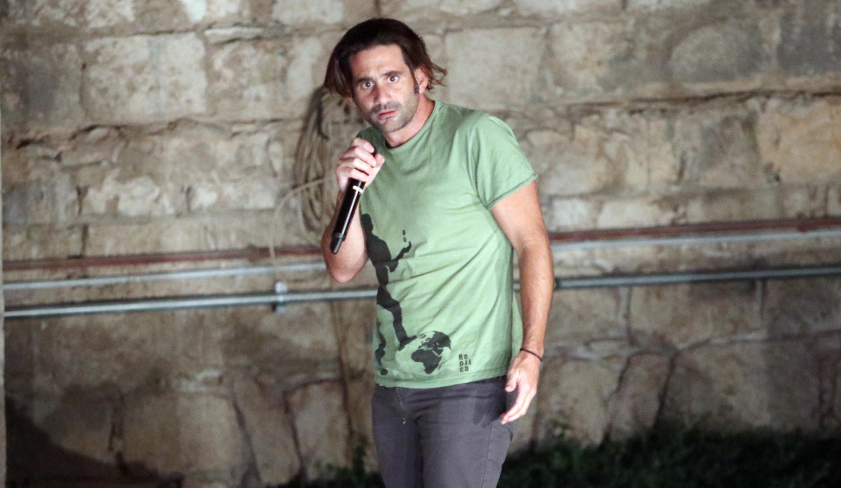 Οδυσσέας Παπασπηλιόπουλος: «Προσπαθώ ακόμη να καταλάβω πώς γίνονται οι σχέσεις των ανθρώπων»