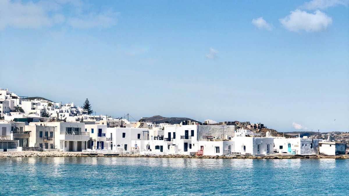 Το ελληνικό νησί που βρίσκεται στους τρεις καλύτερους καλοκαιρινούς προορισμούς παγκοσμίως, σύμφωνα με το Forbes