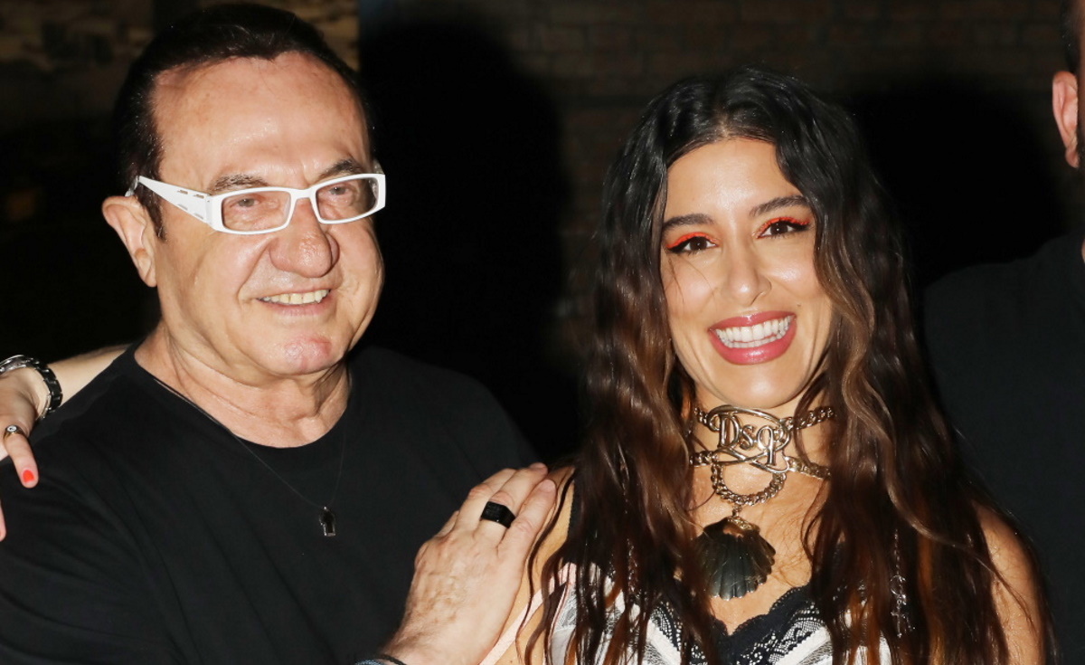 Μαρίνα Σάττι: Το τολμηρό ethnic Dsquared2 look που επέλεξε στη συναυλία της στην Τεχνόπολη