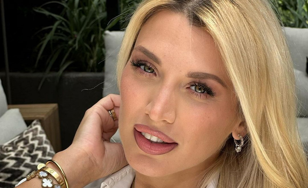 Κωνσταντίνα Σπυροπούλου: Με iconic τσάντα Lady Dior σε έξοδο 19 μέρες μετά τη γέννηση του δεύτερου γιου της