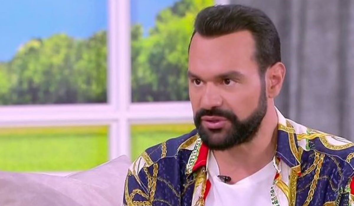 Γιώργος Αρσενάκος για Νότη Σφακιανάκη: «Θέλουμε πολύ να επιστρέψει. Στέλνουμε τραγούδια, αλλά δεν μπορούμε να εκβιάσουμε καταστάσεις»