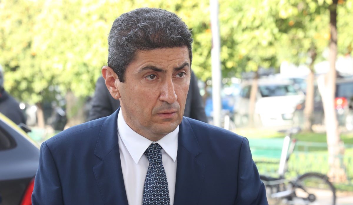 Λευτέρης Αυγενάκης: Επιτέθηκε σε υπάλληλο αεροδρομίου – «Έσπρωξε αστυνομικό και φώναζε “έχω ασυλία”»