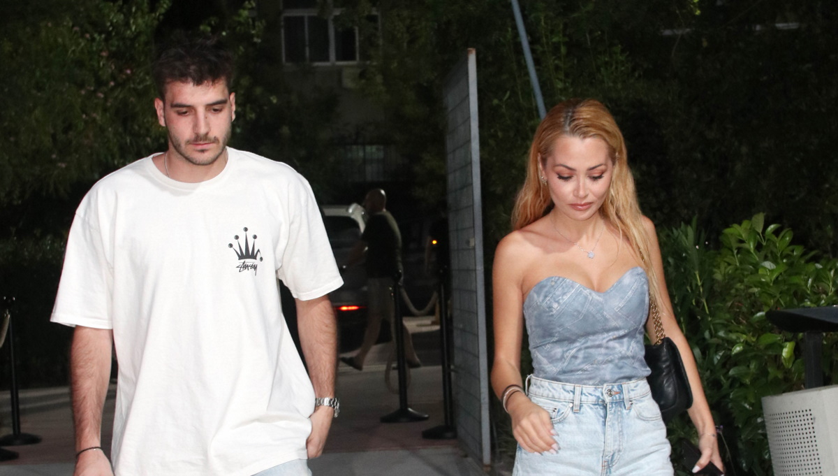 Ελένη Βουλγαράκη: Διασκέδασε με τον Φώτη Ιωαννίδη στη συναυλία του Σάκη Ρουβά!