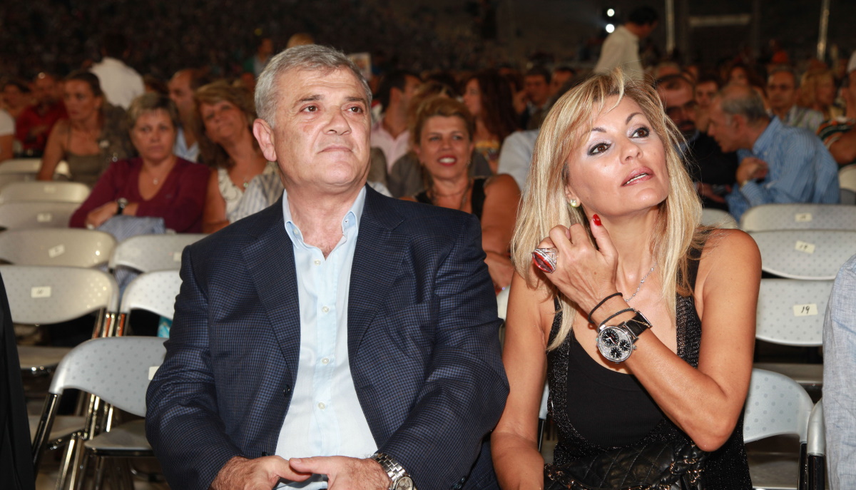 Τζένη Μελισσανίδη: Σπάνια έξοδος για τη σύζυγο του Δημήτρη Μελισσανίδη σε καλοκαιρινό κάλεσμα