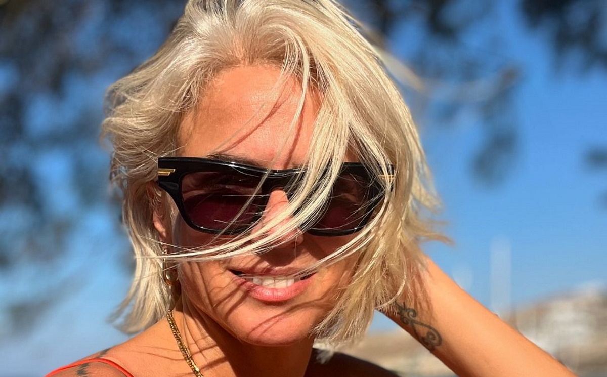 Η Χριστίνα Κοντοβά με το απόλυτο lingerie dress του 2024 – Βρήκαμε πόσο κοστίζει με την έκπτωση