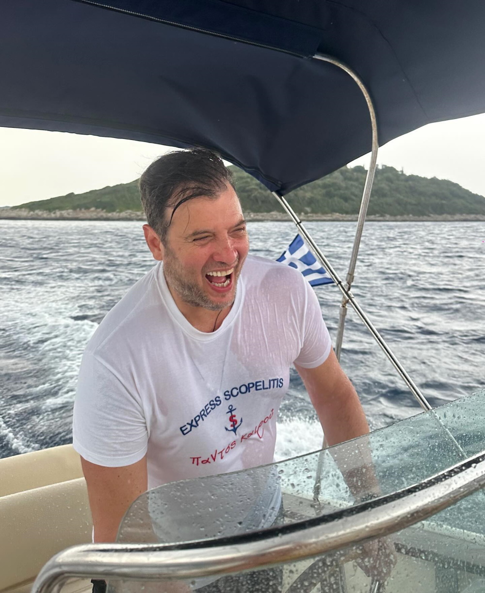 Όταν το μπουρίνι χτύπησε το σκάφος του Λάμπη Λιβιεράτου.