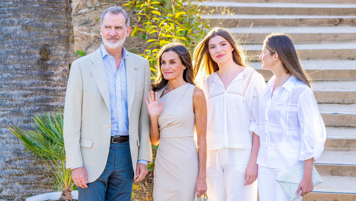 Ισπανία: Η βασίλισσα Λετίσια με bespoke Mango φόρεμα και οι κόρες της με τις εσπαντρίγιες του 2024 – Πόσο κοστίζουν