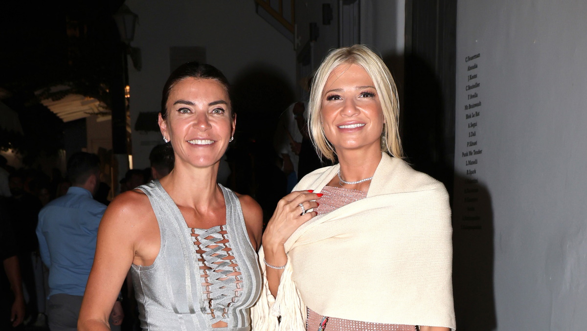 Φαίη Σκορδά: Οι glam βραδινές εμφανίσεις της στη Μύκονο μαζί με τη Μαρίνα Βερνίκου