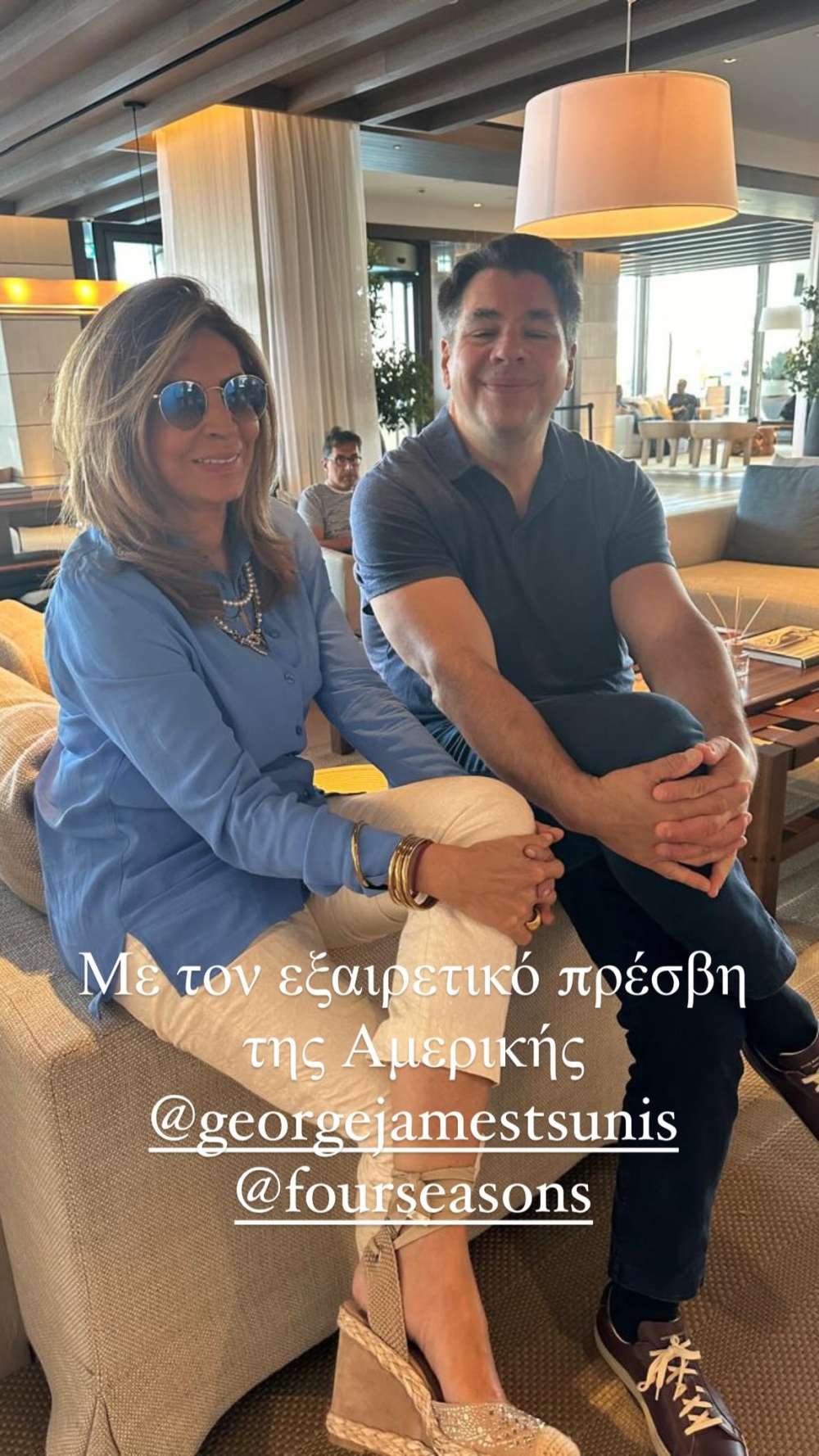 Η Μιμή Ντενίση και ο πρέσβης της Αμερικής Τζορτζ Τσούνης.