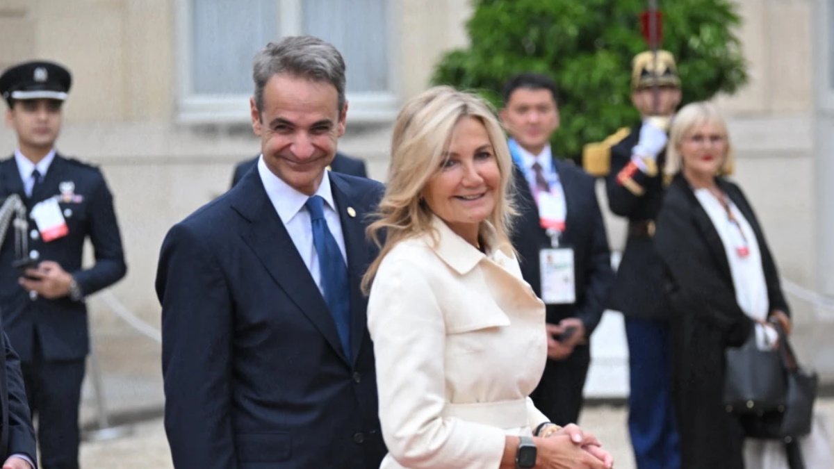 Κυριάκος Μητσοτάκης: Η φωτογραφία με τη σύζυγό του, Μαρέβα στην Τελετή Έναρξης των Ολυμπιακών Αγώνων