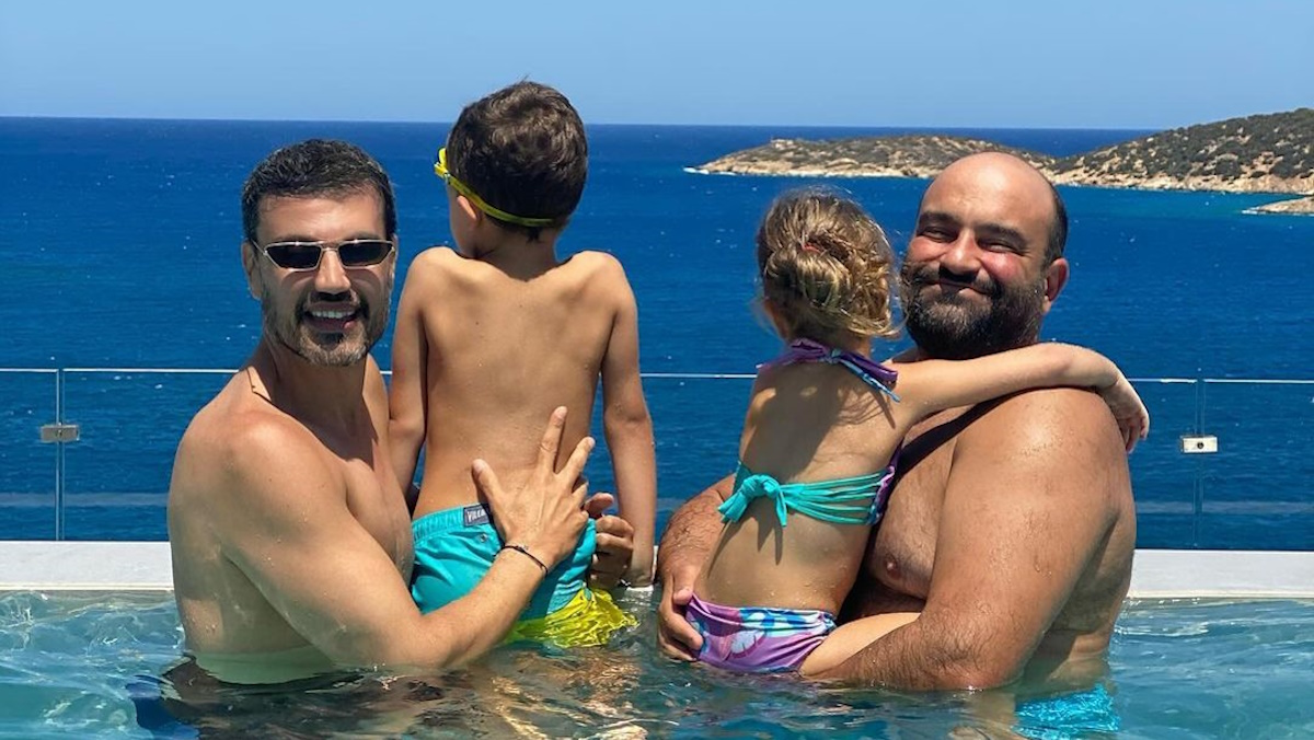 Παντελής Τουτουντζής: Μαζί με τον σύντροφό του, Νάσο και τα παιδιά τους ανήμερα της ονομαστικής του γιορτής