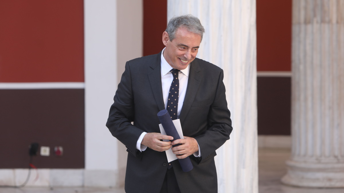Γάμος Ιορδάνη Χασαπόπουλου – Μαρίας Σκοπελίτου: Η designer Όλγα Καραβερβέρη μιλάει στο οkmag για την grecian νυφική δημιουργία