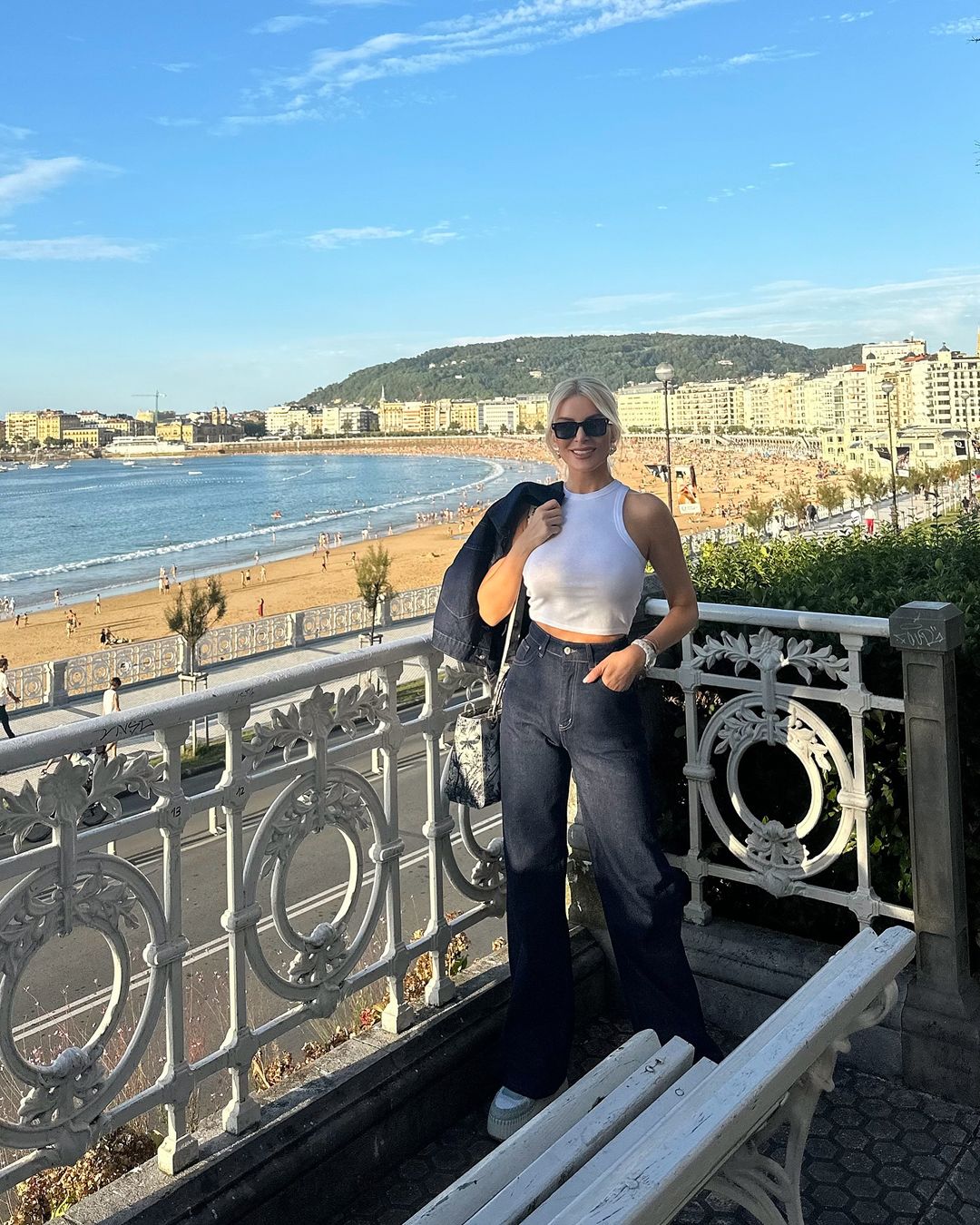 H Κατερίνα Καινούργιου με denim on denim look. 