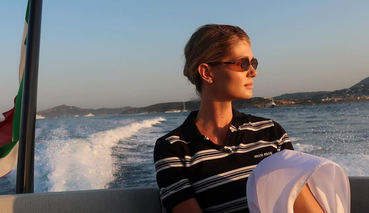 Αμαλία Κωστοπούλου: Ποζάρει με «αέρα» supermodel σε luxury σκάφος στο Κάπρι