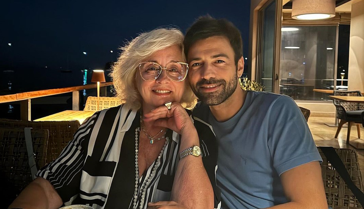 Ανδρέας Γεωργίου: Ποζάρει δίπλα στην κουμπάρα του, Βάνα Δημητρίου λίγο πριν από τον γάμο του με τη Σιμώνη Χριστοδούλου
