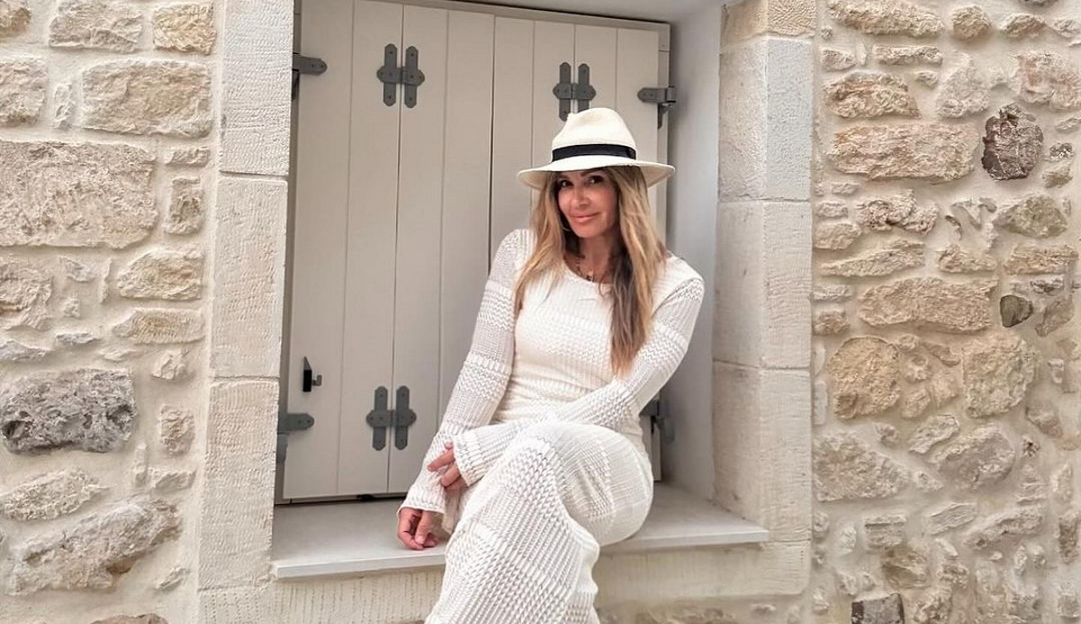 Ελένη Πετρουλάκη: Φόρεσε τα πιο μοντέρνα ugly shoes που θα αντικαταστήσουν τα σανδάλια το φθινόπωρο 2024