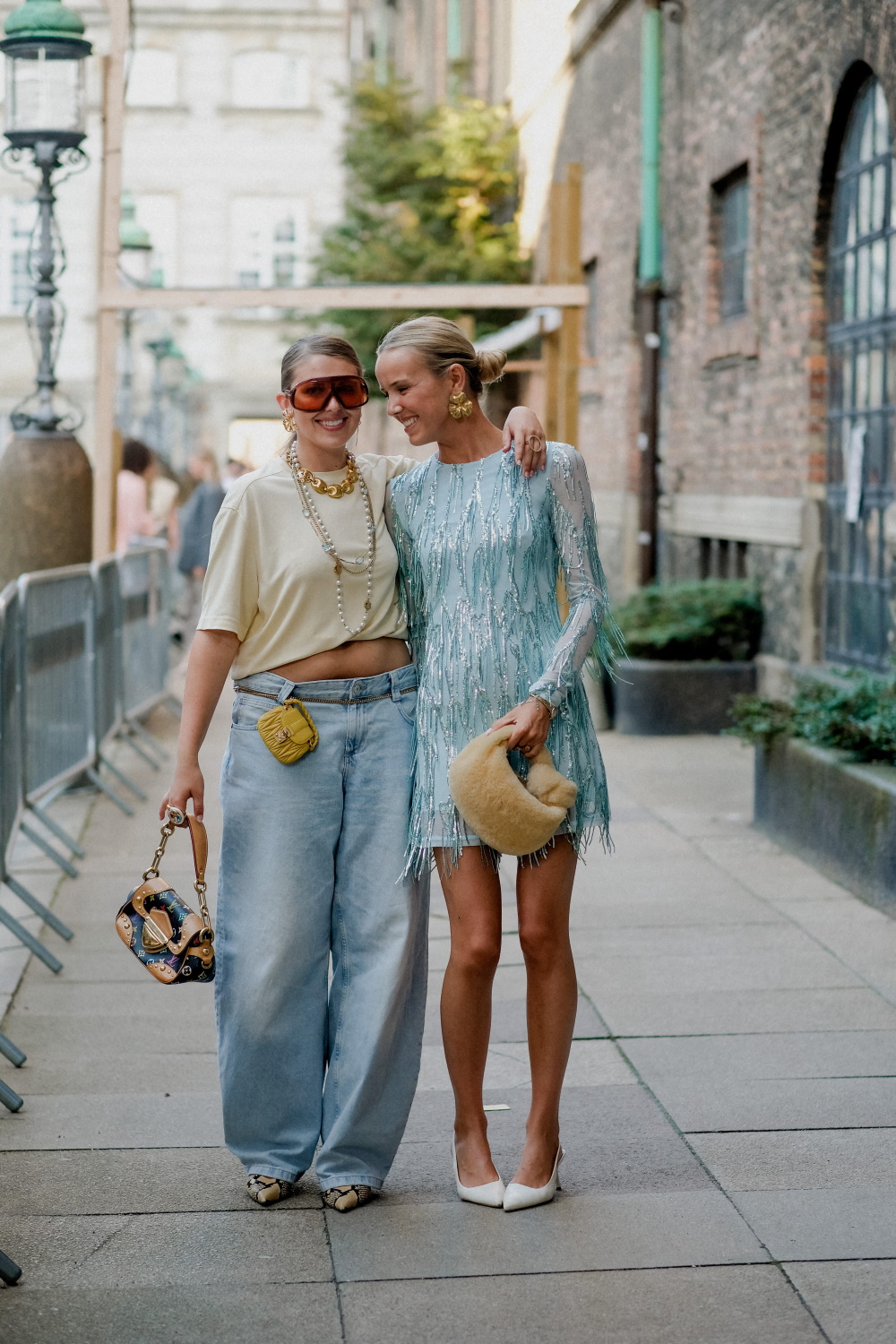 Emilia Van Dyck και Josefien Weyns στο fashion show, Rotate Spring Summer 2025. 