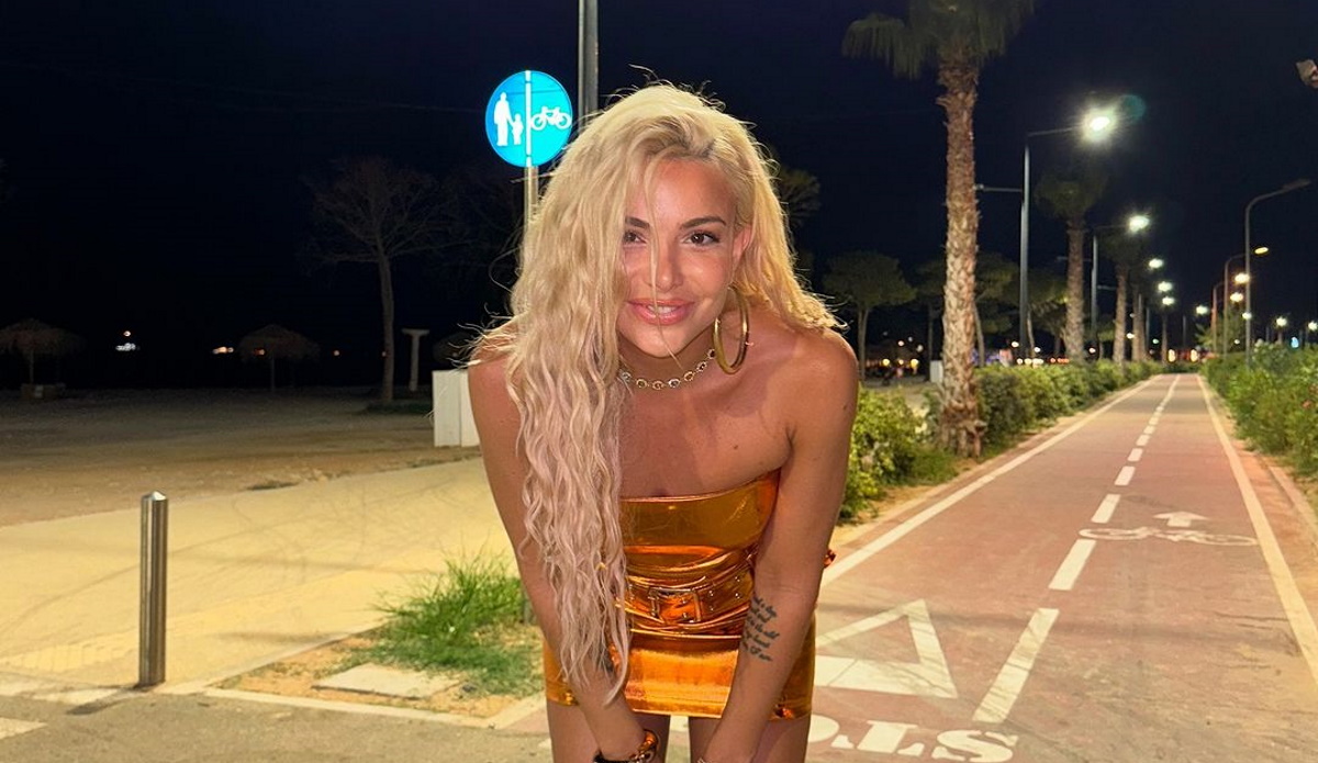 Josephine: Αγκαλιά με τον Νίνο στο ηλιοβασίλεμα στα γενέθλιά της
