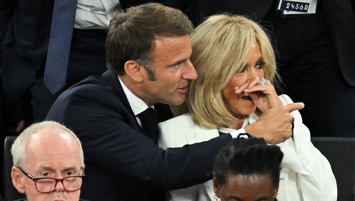 Ολυμπιακοί Αγώνες 2024: Με T-shirt που γράφει France η Μπριζίτ Μακρόν στον τελικό μπάσκετ Γαλλία – ΗΠΑ
