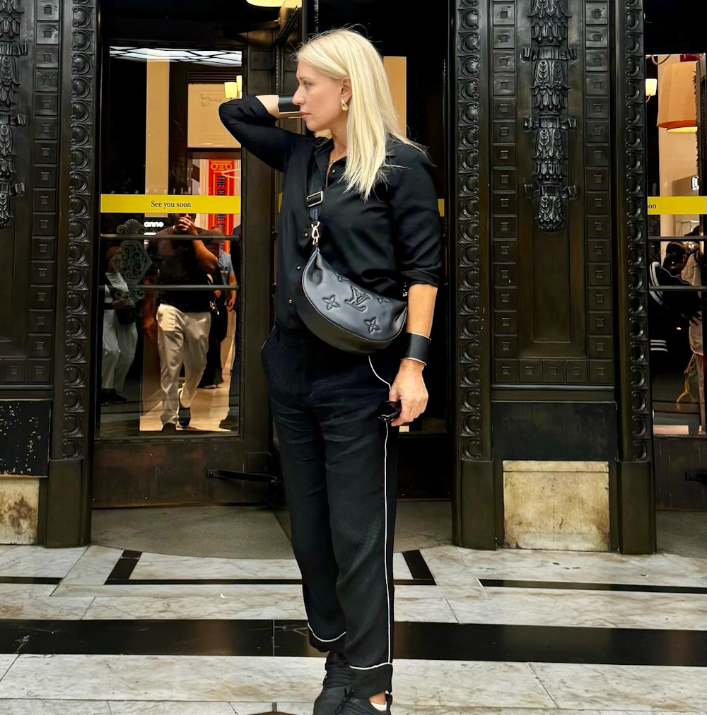 Η Louis Vuitton τσάντα που επέλεξε να κρατήσει στο Λονδίνο η Μαρία Μπακοδήμου.