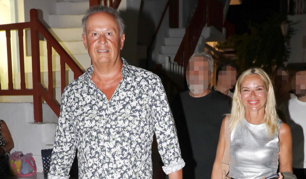 Μαρία Μπεκατώρου: Με κομψές wedge εσπαντρίγιες Valentino στα Ματογιάννια – Πόσο κοστίζουν