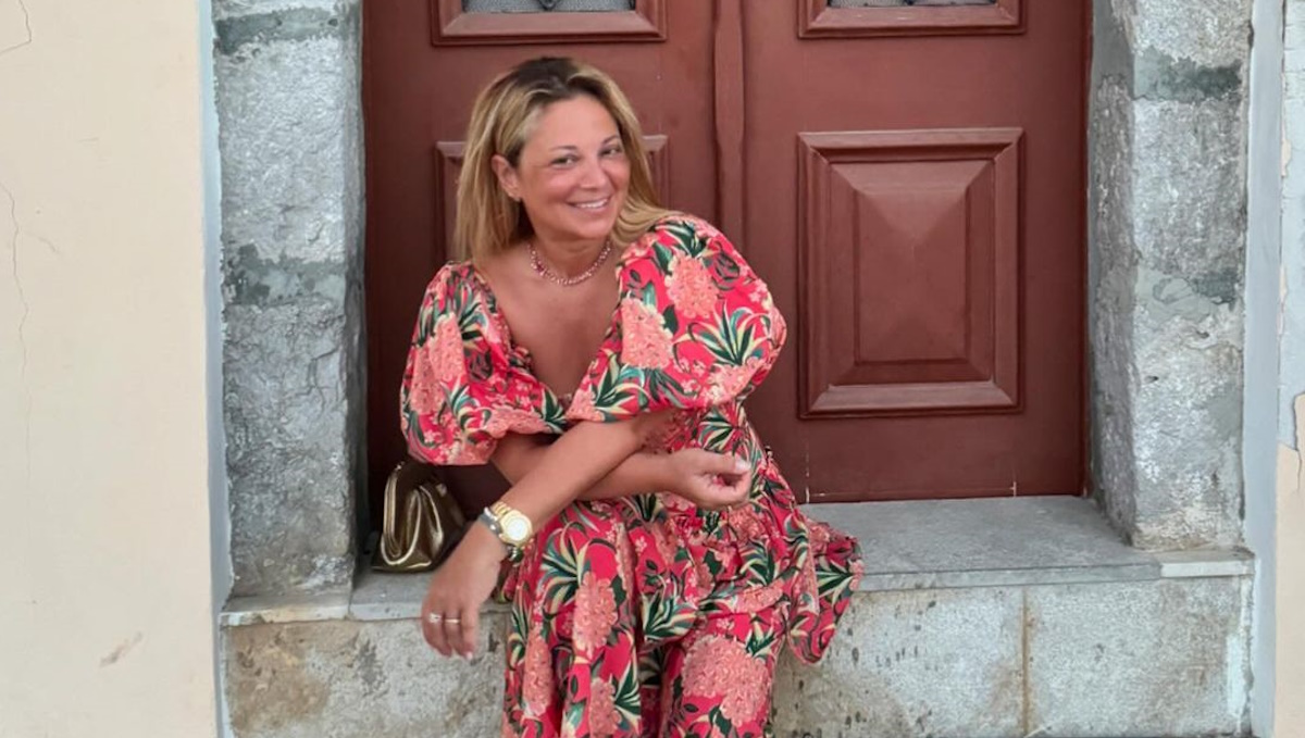 Νάνσυ Ζαμπέτογλου: Το φωτογραφικό άλμπουμ από τις διακοπές στη Σύμη και το γλυκό φιλί του Νάσου Γαλακτερού
