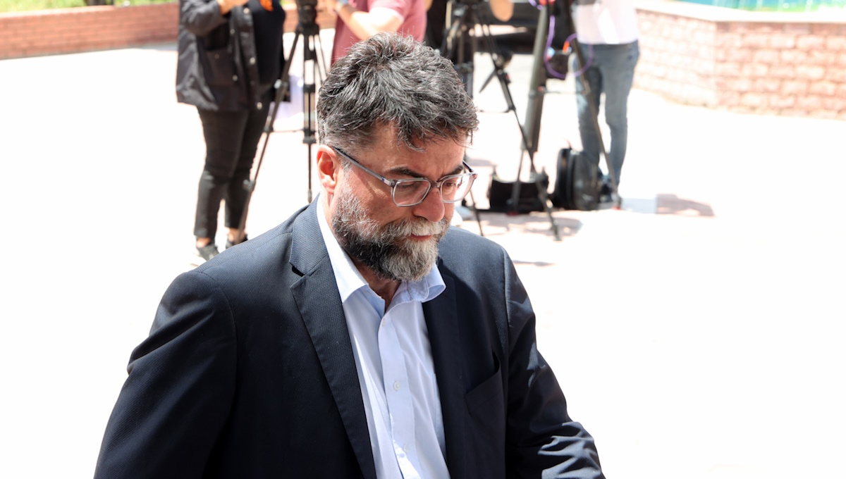 Βασίλης Οικονόμου: Διασκέδαζε σε κλαμπ στη Ρόδο ενώ οι ψηφοφόροι του στην Ανατολική Αττική έδιναν μάχη με τις φλόγες