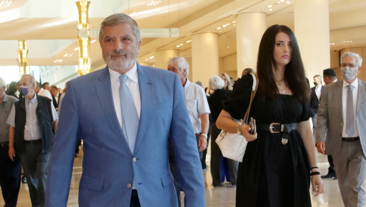 Όταν η Νάνσυ Κοίλου συνόδευε τον Γιώργο Πατούλη στην ομιλία του Κώστα Καραμανλή στο Μέγαρο Μουσικής