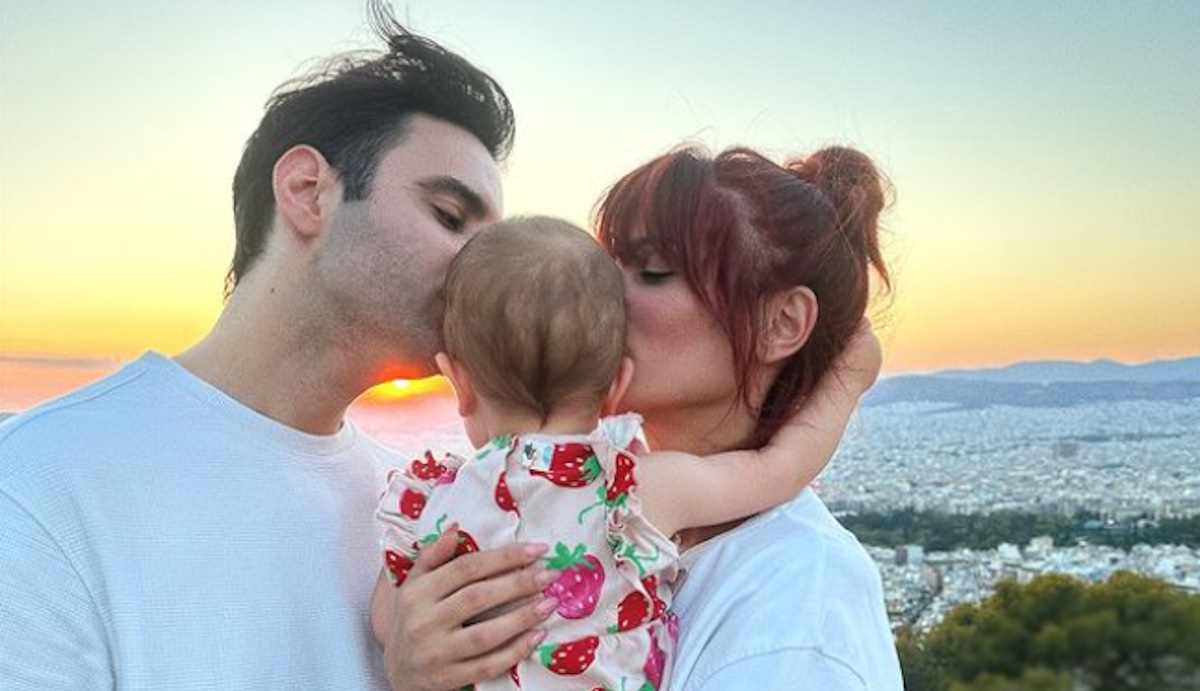Μαίρη Συνατσάκη: Oι φωτογραφίες από την απόδραση της με τον Ίαν Στρατή και την κόρη τους στην Παύλιανη!